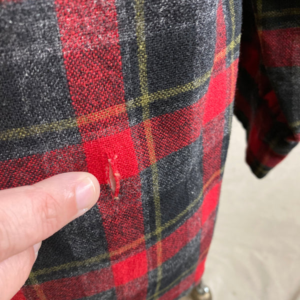 Small Slit on Back of Vintage 50s/60s Era Red and Black Pendleton Board Shirt SZ M