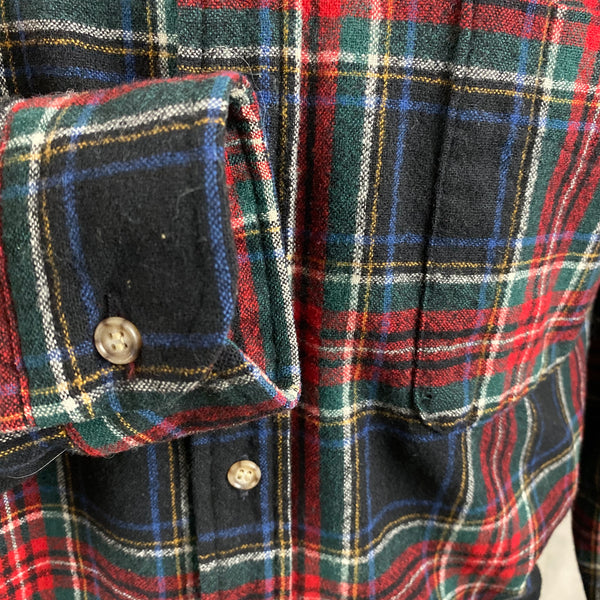 Right Cuff View on Pendleton Black Stewart Tartan Trail Shirt Wool Flannel Shirt SZ L