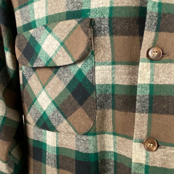 Right Front Pocket on Vintage Green & Brown Pendleton Board Shirt SZ M