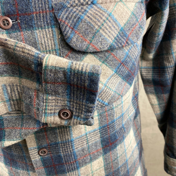 Right Cuff View of Vintage Blue/Grey/Red Pendleton Board Shirt SZ M