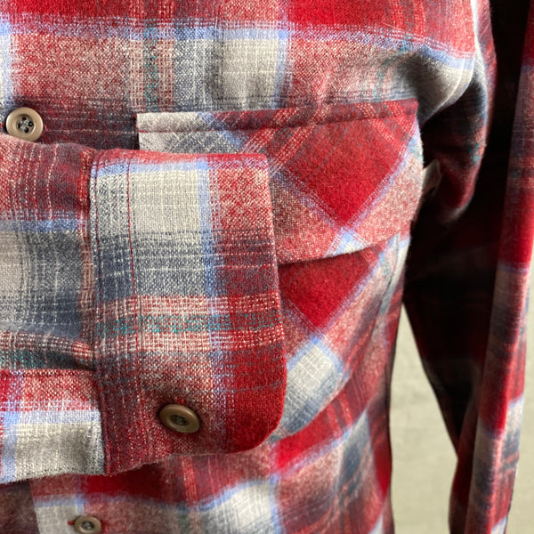 Right Cuff View of Vintage Red/Blue Pendleton Board Shirt SZ M
