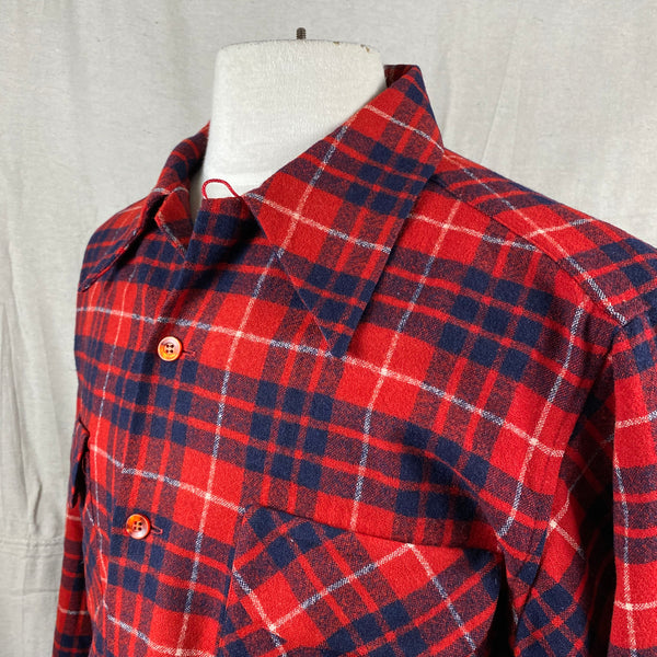 Left Angle View of Collar on Vintage Red & Blue Pendleton Board Shirt SZ L
