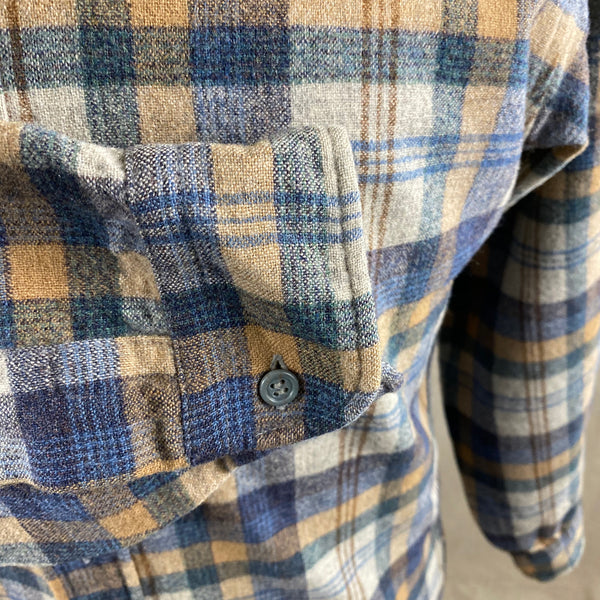 Right Cuff View of Vintage Pendleton Blue/Grey Plaid Wool Flannel Shirt SZ M