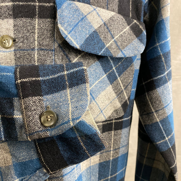 Right Cuff View of Vintage Blue/Black Pendleton Board Shirt SZ M