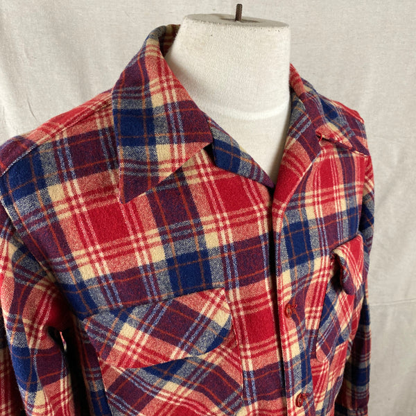 Right Collar View on Vintage Red & Blue Pendleton Board Shirt SZ L